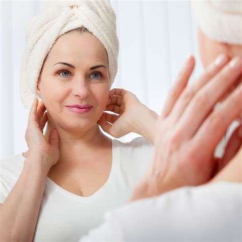 Anti-Aging Naturally: Tips and Tricks for a Youthful Glow